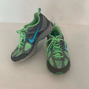 Nike women’s green & gray Pegasus running shoes size 7